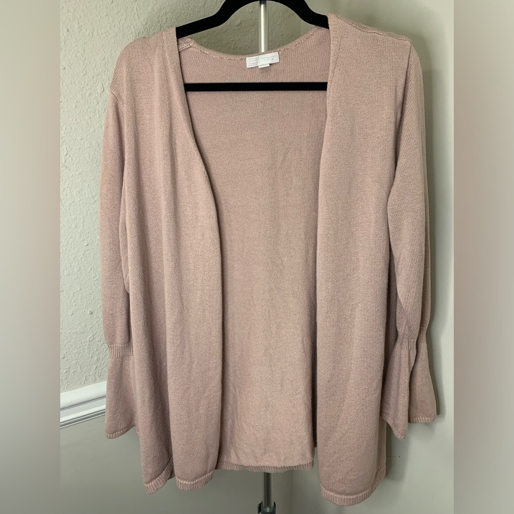 Light mauve pink sweater with flared sleeves